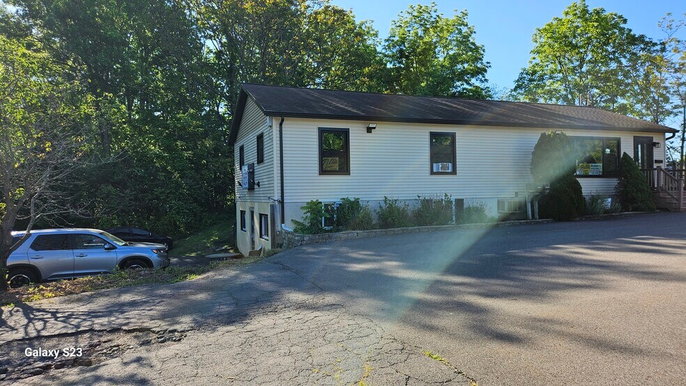 1430 Route 300, Newburgh, NY à vendre - Photo du bâtiment - Image 2 de 3