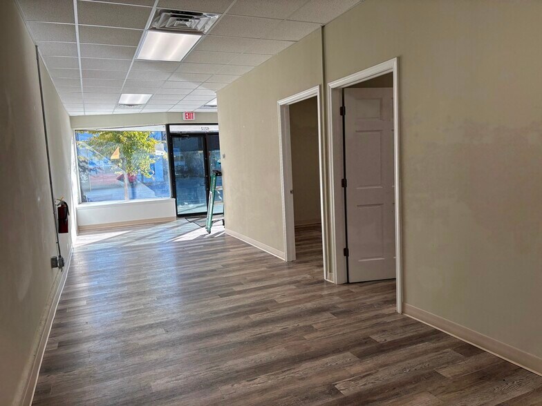 4212 W Irving Park Rd, Chicago, IL à louer - Photo du bâtiment - Image 2 de 13