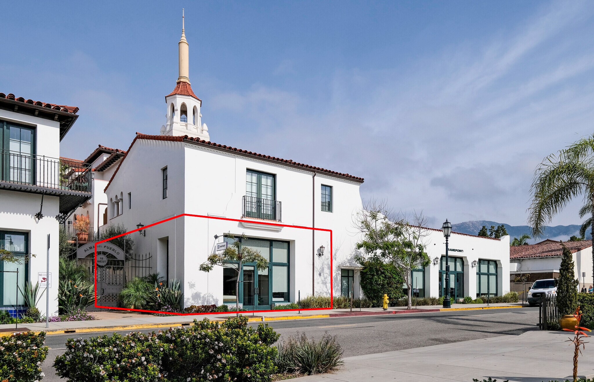 8 W Victoria St, Santa Barbara, CA à louer Photo principale- Image 1 de 8