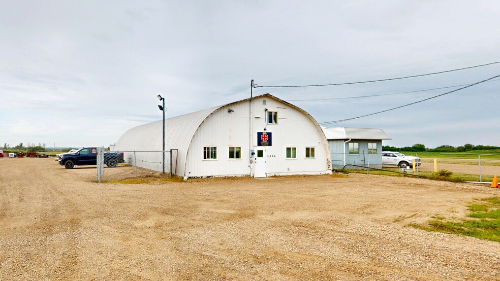 3804-47 Ave, Stettler, AB for sale - Building Photo - Image 3 of 41