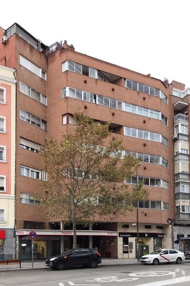 Office/Retail in Madrid, MAD for lease - Primary Photo - Image 1 of 2