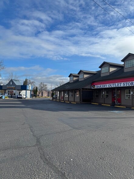 471 S A St, Springfield, OR for lease - Building Photo - Image 1 of 15