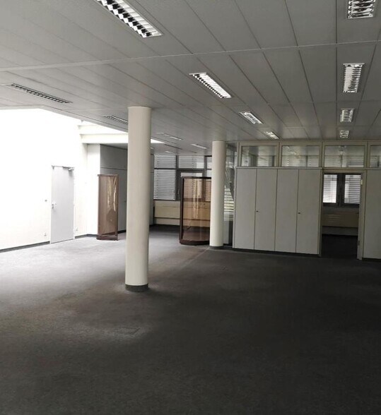 Industrial in Reims for lease - Building Photo - Image 2 of 12