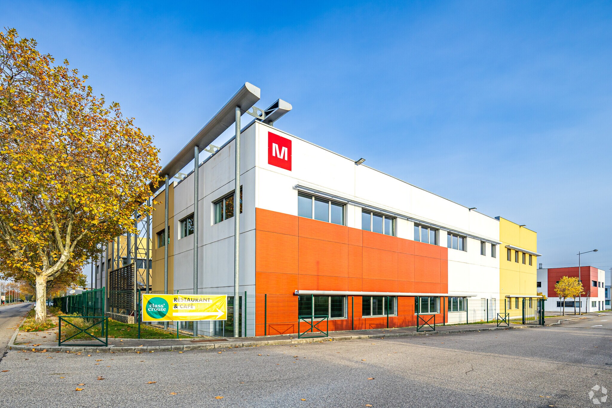 Flex in Saint-Priest for lease Primary Photo- Image 1 of 3