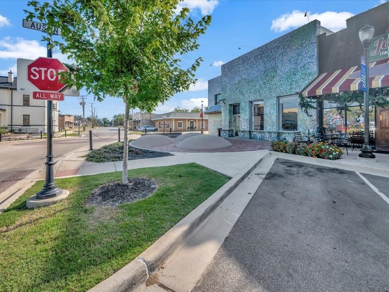 132 Nacogdoches St, Center, TX for sale - Building Photo - Image 2 of 53