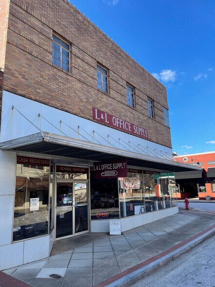 114 N Broad St, Clinton, SC à vendre - Photo du bâtiment - Image 2 de 5