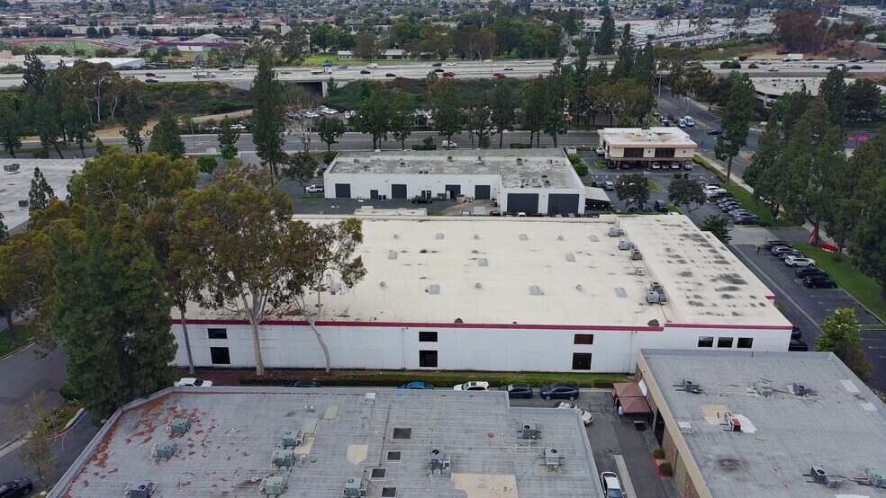 11030 Artesia Blvd, Cerritos, CA à louer - Photo du bâtiment - Image 3 de 6