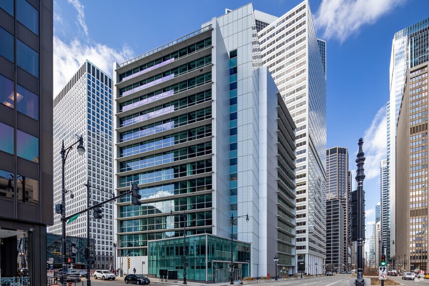 250 S Wacker Dr, Chicago, IL à louer - Photo du bâtiment - Image 2 de 4