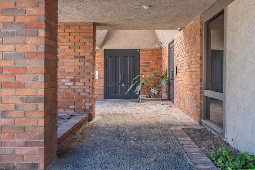 550 N Golden Circle Dr, Santa Ana, CA for lease - Building Photo - Image 2 of 116