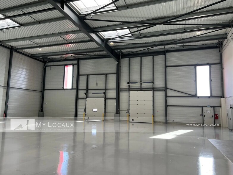 Industrial in Le Thillay for lease - Interior Photo - Image 1 of 1