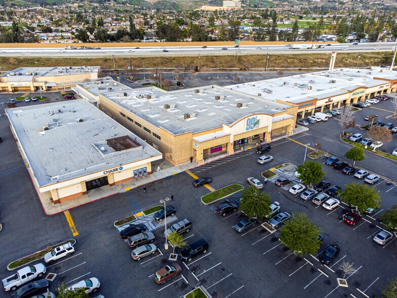 2100-2130 E Highland Ave, San Bernardino, CA à louer - Aérien - Image 3 de 15