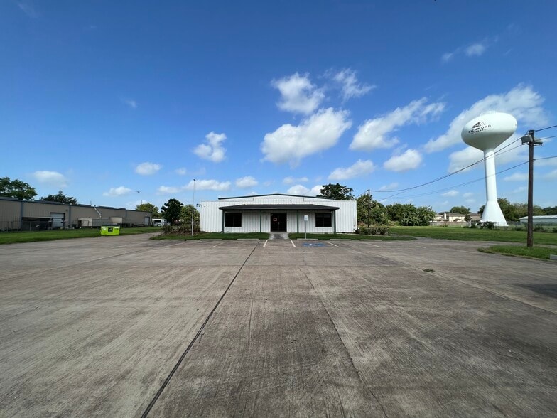 1207 FM 359 Rd, Richmond, TX for lease - Building Photo - Image 2 of 17