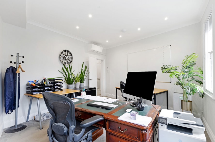 78 High St, London for lease - Interior Photo - Image 3 of 6