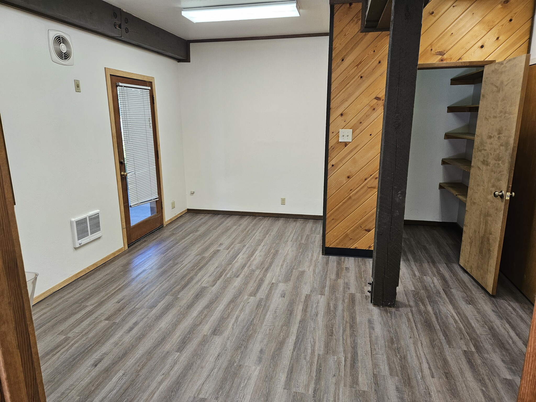 15695 Donner Pass Rd, Truckee, CA for lease Interior Photo- Image 1 of 3