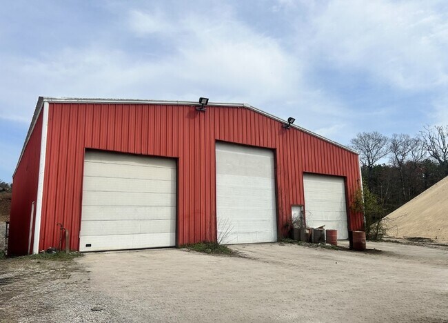 More details for 273 E Main St, Yaphank, NY - Industrial for Lease