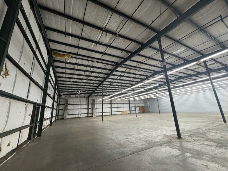 1635-4 E Dixon Blvd, Shelby, NC for lease - Building Photo - Image 2 of 20