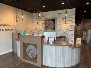 190-245 Lexington Green Cir, Lexington, KY for lease Building Photo- Image 2 of 5