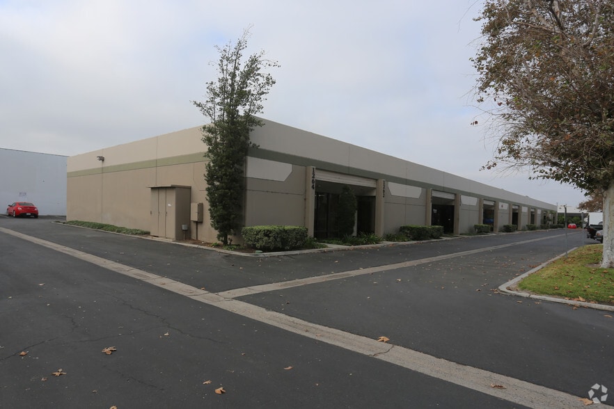 1240-1264 N La Loma Cir, Anaheim, CA for lease - Primary Photo - Image 1 of 7