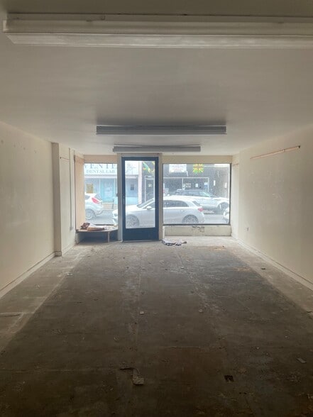 7 Sackville Rd, Bexhill On Sea for lease - Interior Photo - Image 2 of 7