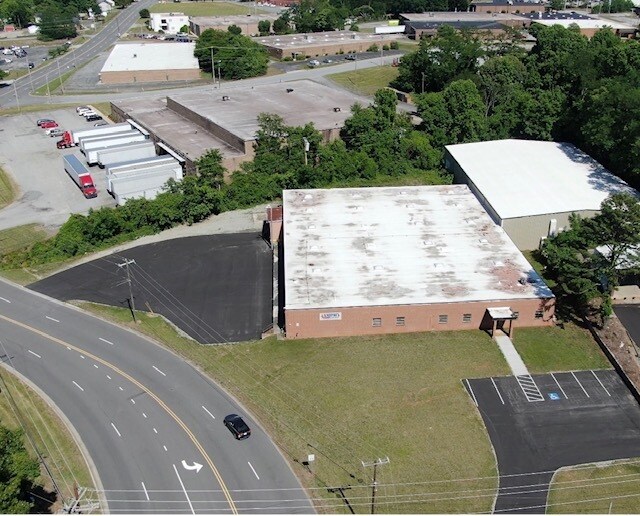 2401 Schirra Pl, High Point, NC for lease Interior Photo- Image 1 of 3