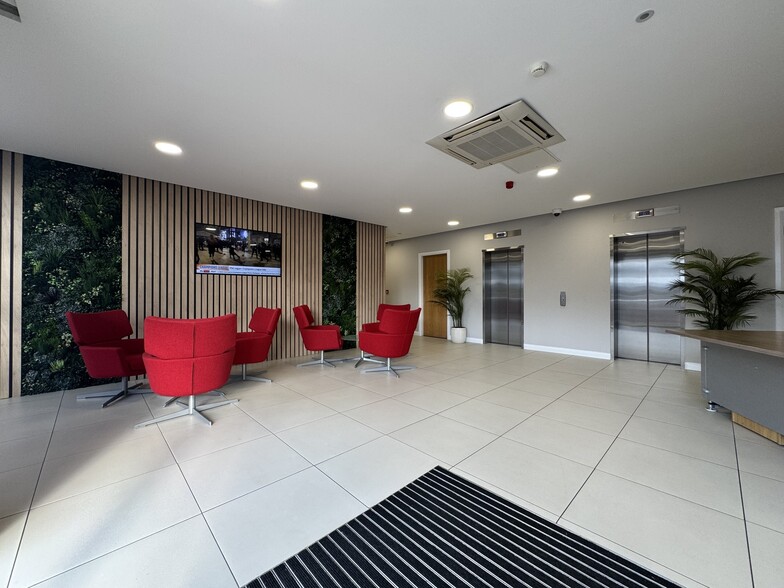 Queensway, Halesowen for lease - Building Photo - Image 3 of 17