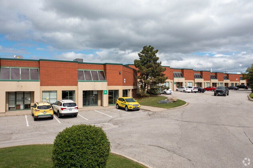 180 Trowers Rd, Vaughan, ON à louer - Photo du bâtiment - Image 2 de 6