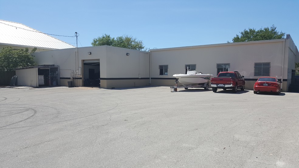 4772 Tamiami Trl N, Naples, FL for sale - Building Photo - Image 1 of 17