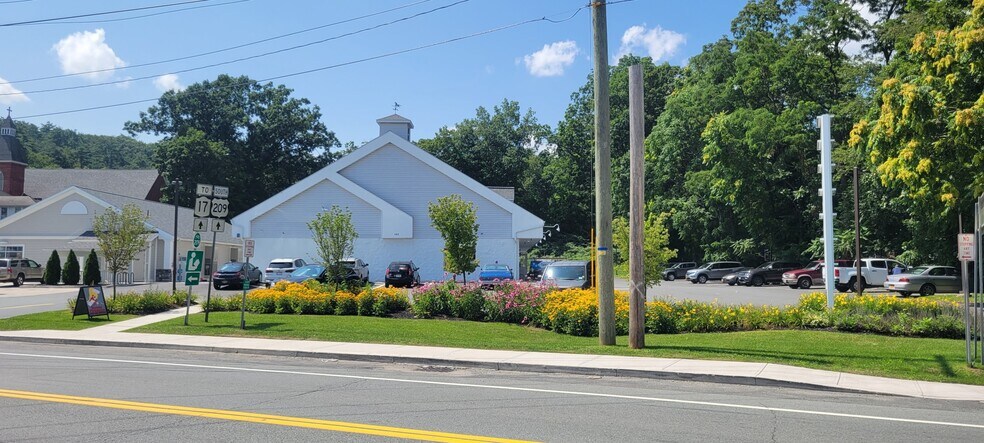 187 Route 209, Wurtsboro, NY à louer - Photo du bâtiment - Image 2 de 25