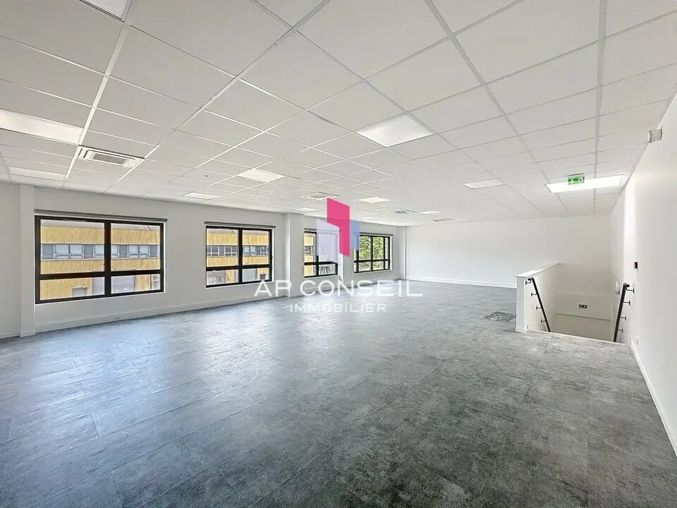 Flex in Trappes for lease Interior Photo- Image 1 of 10