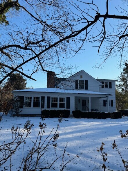 2591 Lyndhurst Rd, Waynesboro, VA à vendre - Photo du bâtiment - Image 2 de 8