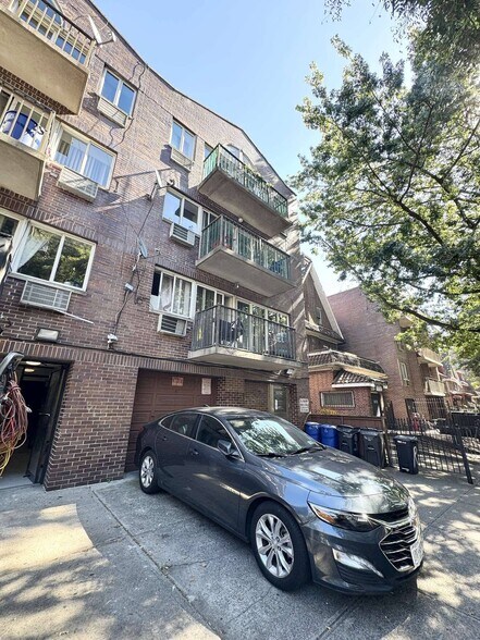 3525 86th St, Jackson Heights, NY à vendre - Photo du bâtiment - Image 3 de 23