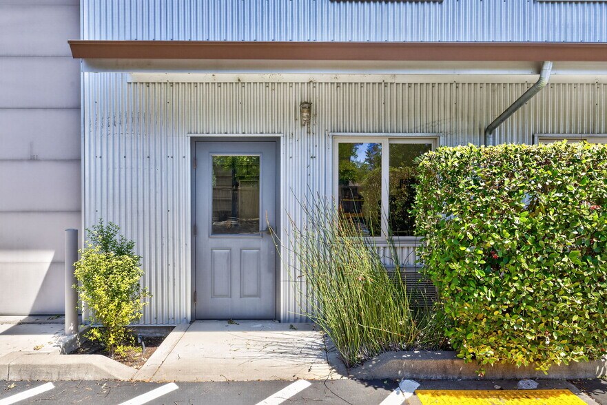 1229 Grove St, Healdsburg, CA à vendre - Photo du bâtiment - Image 2 de 18