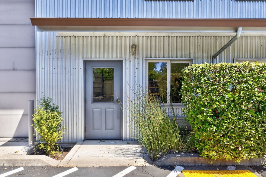 1229 Grove St, Healdsburg, CA à vendre - Photo du bâtiment - Image 2 de 18