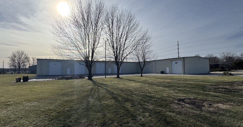 1301 S Powell Rd, Independence, MO à louer - Photo du bâtiment - Image 2 de 10