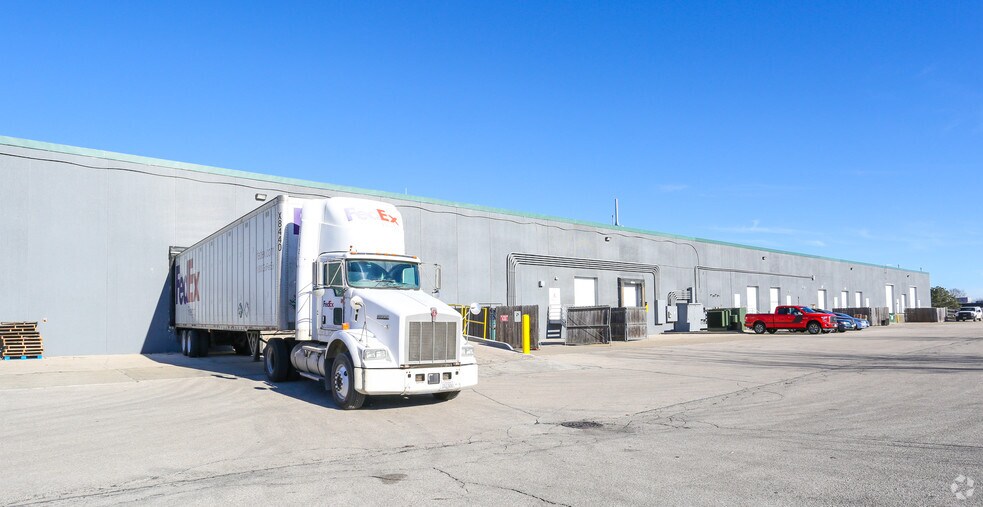 N56W13525-N56W13605 Silver Spring Dr, Menomonee Falls, WI à louer - Photo du bâtiment - Image 3 de 6