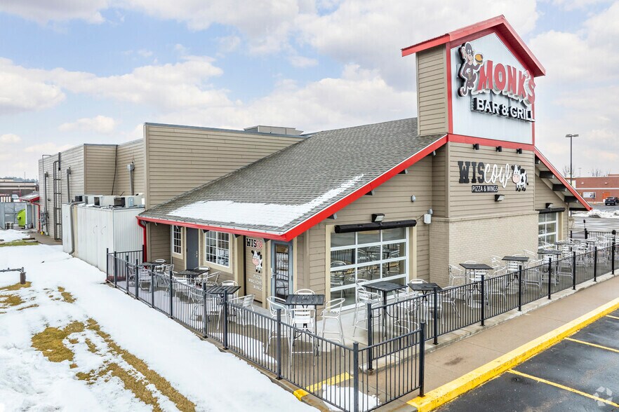 1400 Commerce Pl, Plover, WI à louer - Photo du bâtiment - Image 2 de 11