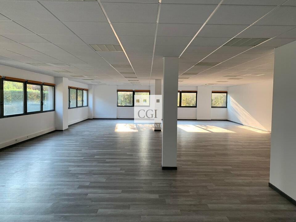 Office in Saint-Priest for lease Interior Photo- Image 1 of 1