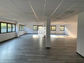 Office in Saint-Priest for lease Interior Photo- Image 1 of 1