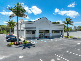 1087 Clearlake Rdg, Cocoa FL - Restaurant avec service au volant