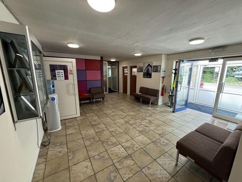 Stafford Ml, Thrupp for sale - Interior Photo - Image 3 of 8