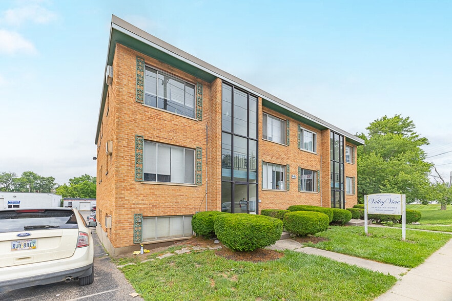 9495 Reading Rd, Cincinnati, OH for sale - Building Photo - Image 2 of 26