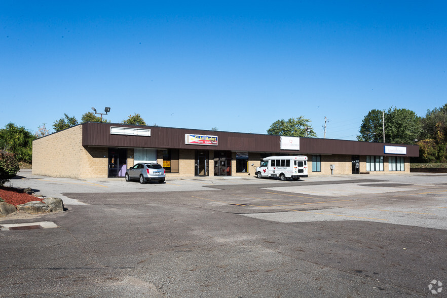 1502-1510 Brittain Rd, Akron, OH for sale - Primary Photo - Image 1 of 1