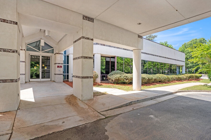 4000 Corporate Center Dr, Morrow, GA for sale - Building Photo - Image 3 of 29