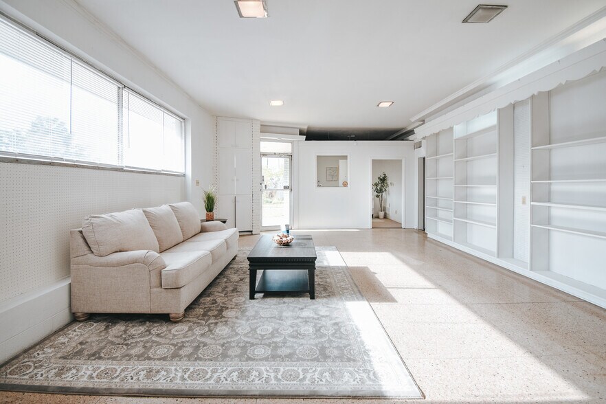 305 N Laurent St, Victoria, TX à louer - Photo du bâtiment - Image 2 de 37