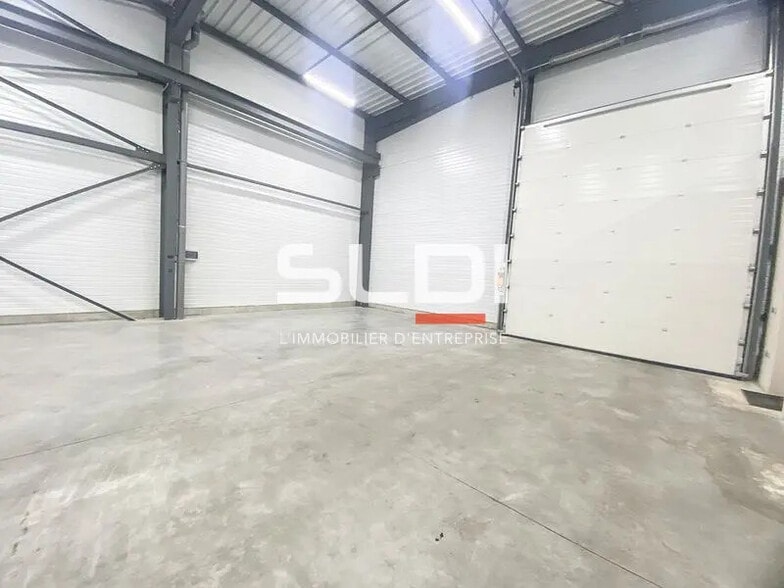 Office in Colombier-Saugnieu for lease - Interior Photo - Image 2 of 3