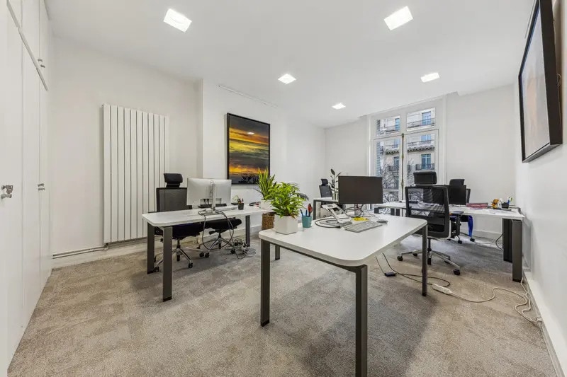 8 Avenue Hoche, Paris for lease - Interior Photo - Image 1 of 14