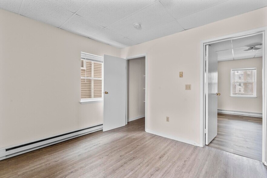 Brass City Portfolio 44 Units portefeuille de 6 propriétés à vendre sur LoopNet.ca - Photo du bâtiment - Image 3 de 39