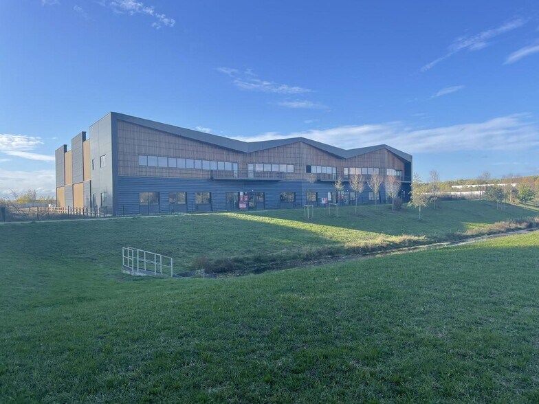 Flex in Moissy-Cramayel for sale - Building Photo - Image 3 of 20