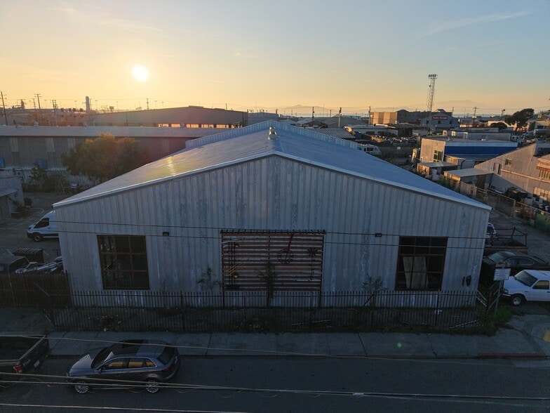 725 Gilman St, Berkeley, CA for lease - Building Photo - Image 2 of 9