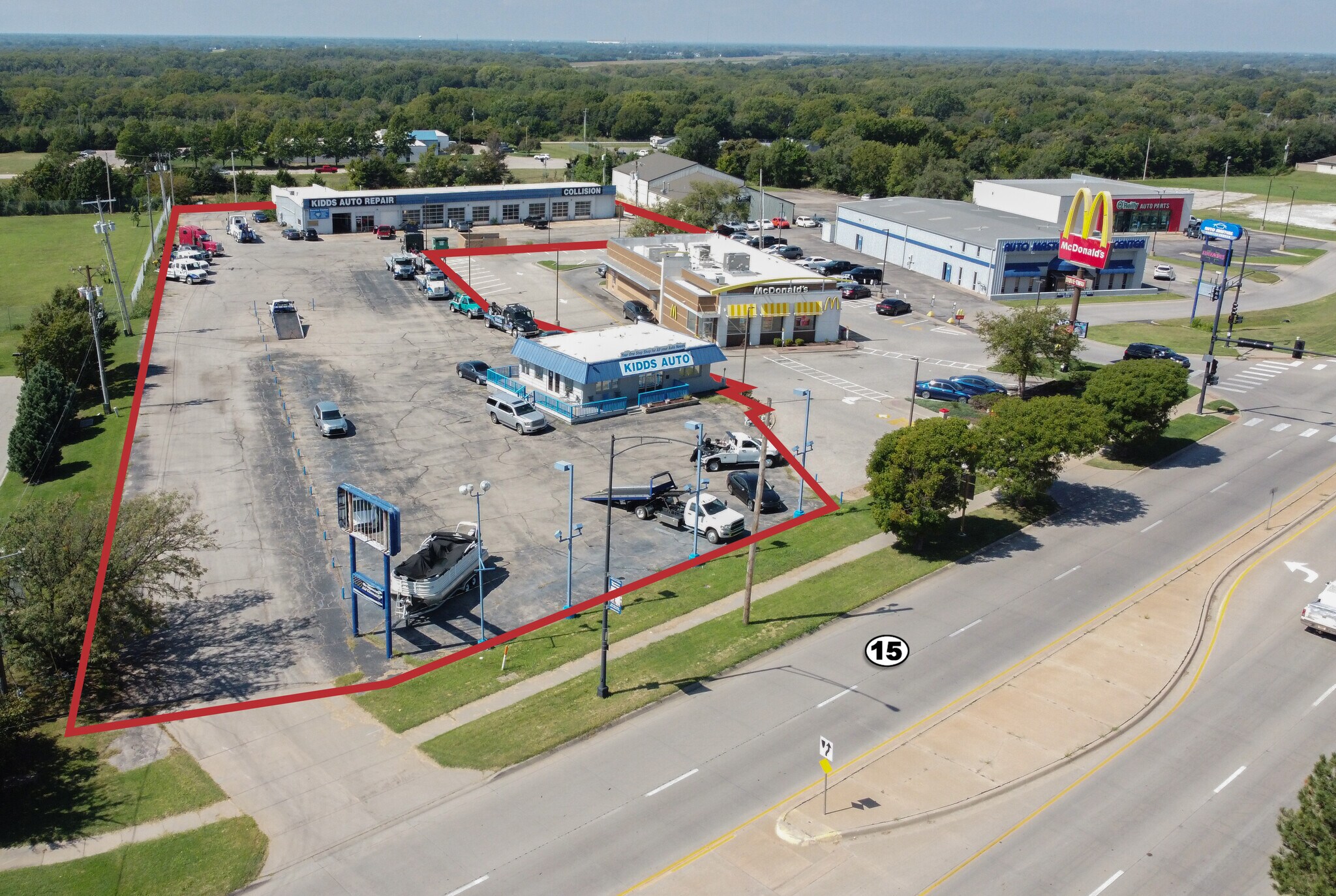 DEALERSHIP & 16-BAY SHOP portefeuille de 2 propriétés à vendre sur LoopNet.ca Photo principale- Image 1 de 8